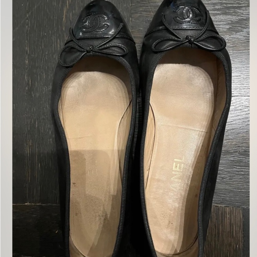 Chanel Classic Ballet Flats Black Leather with Patent Leather Toe sz 39